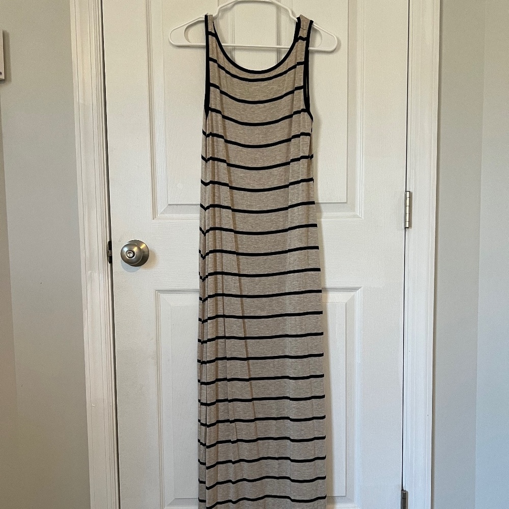 Forever 21 maxi dress size M